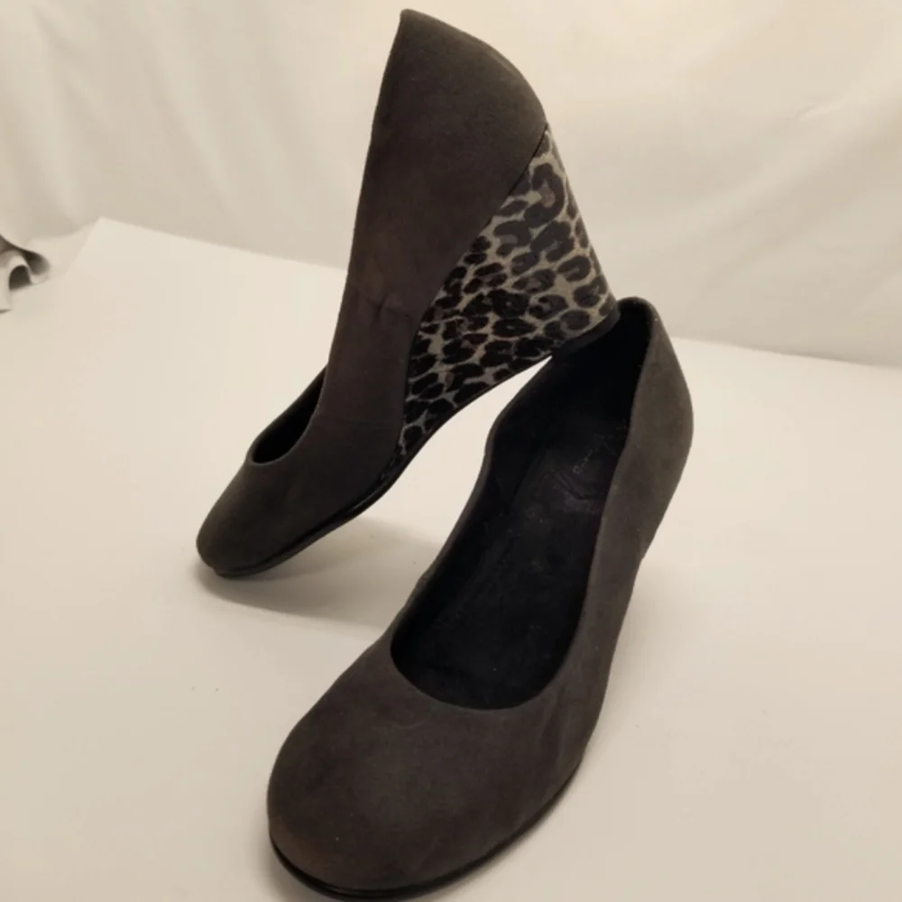 A2 Aerosoles Plumberry Womans Sz 8 Gray Fabric Wedge Loafer Slip On Animal Print